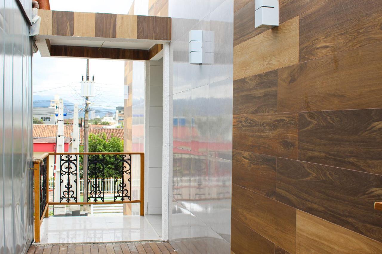 Xxcasa Olinda - Estudios E Suites Com Piscina, Ar, Wifi E Estacionamento بورتو بيلو المظهر الخارجي الصورة